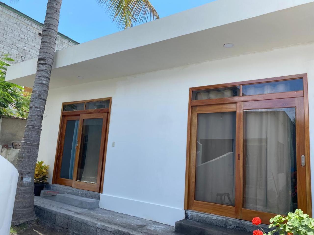 Hotel Penguin House Puerto Villamil Exterior foto